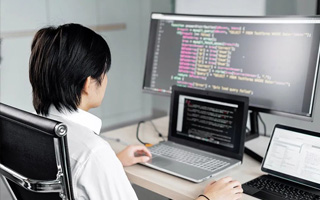 伊犁 api php源码,下载的php源码怎么运行呢？